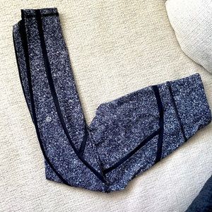 Lululemon Inspire Tight pebble/splatter print